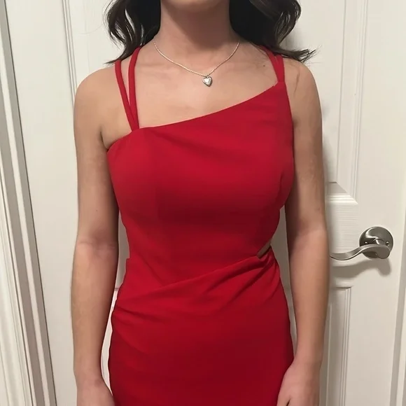 La femme Red Formal Dress Size 0 - Picture 5 of 13